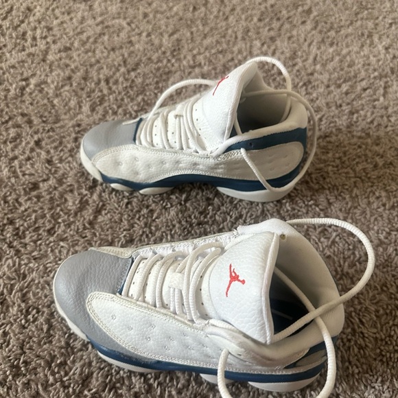 Used Jordan Kids Sneakers - White and Gray - Picture 3 of 5